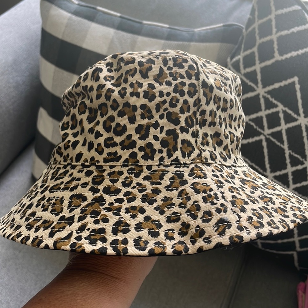 Bucket hat